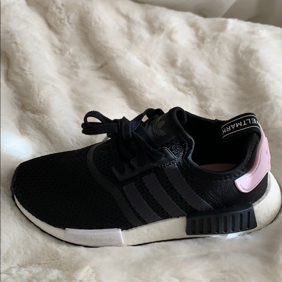 nmd r1 black clear pink
